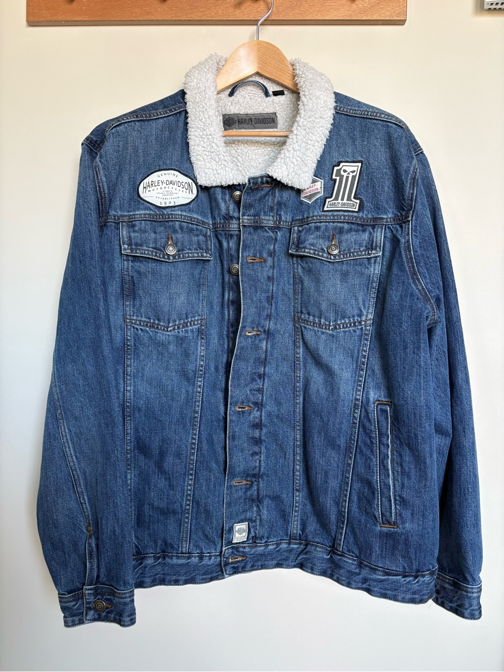 Harley Davidson Men’s 3XL Sherpa Lined Denim Trucker Jacket Blue Patches